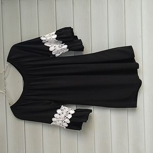 Win Win Ruffle Sleeve Top with Embroidery/Crochet
